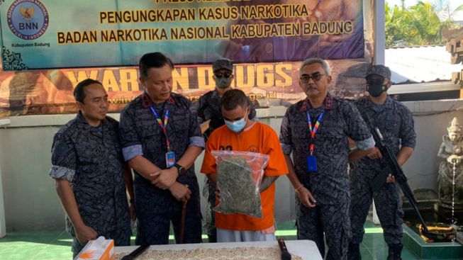 Terima Kiriman Hampir Dua Kilo Ganja, Instruktur Surfing di Bali Dibekuk