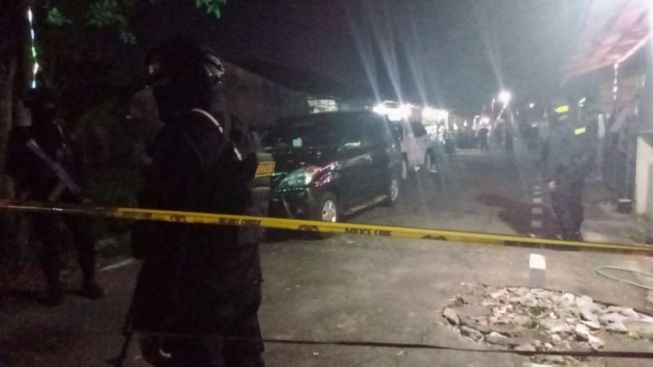 Warga Indramayu Ditangkap Gara-gara Kirim Paket yang Meledak di Asrama Polisi Sukoharjo