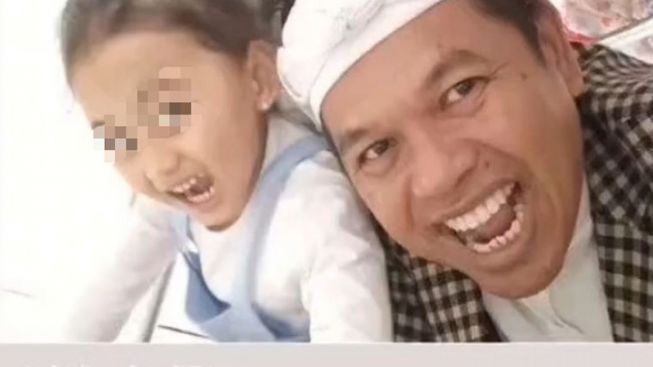 Kang Dedi Nyanyi Bintang Kecil, "Aku Menyayangimu Putri Bungsuku