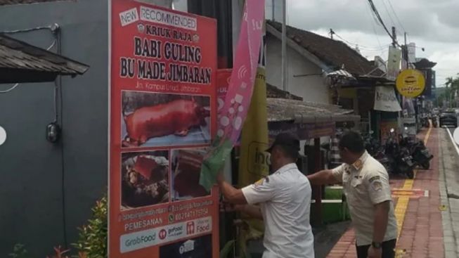 Baliho Babi Guling di Jalur G20 Diberangus, Netizen: Kepakkan Sayap Kebhinekaan Dong!