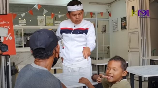 Jadi Pemulung, Mang Agus Makan Cuma Lauk Kerupuk, Kang Dedi Mulyadi: Bapak Rugi 3 Hal!