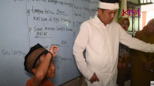 Akhirnya, Anak Mang Agus Pemulung ke Sekolah, Kang Dedi Mulyadi Dapat Pelukan Guru