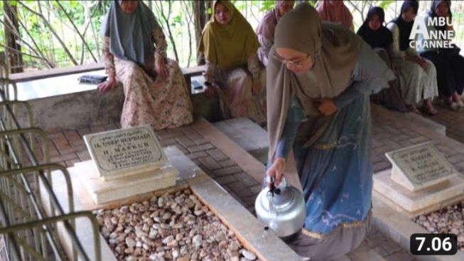 Sidang Perceraian Masuk Tahap Mediasi Anne Ratna Mustika Tenangkan Diri di Tanah Suci, Begini Harapannya?