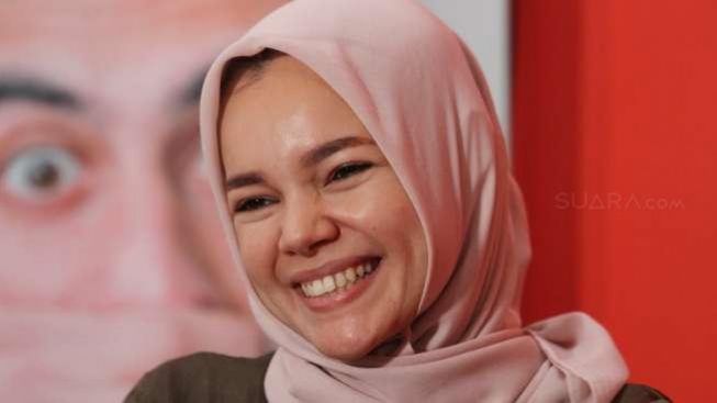 8 Artis Indonesia yang Pindah Agama Lebih dari Sekali