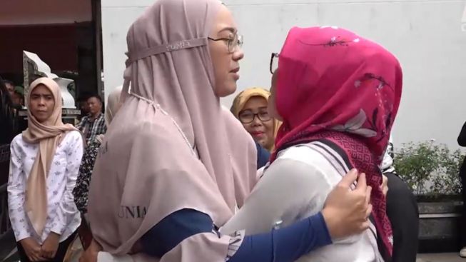 Warganet Berharap Seperti Leslar, Usai Umroh Neng Anne Baikan dengan Kang Dedi