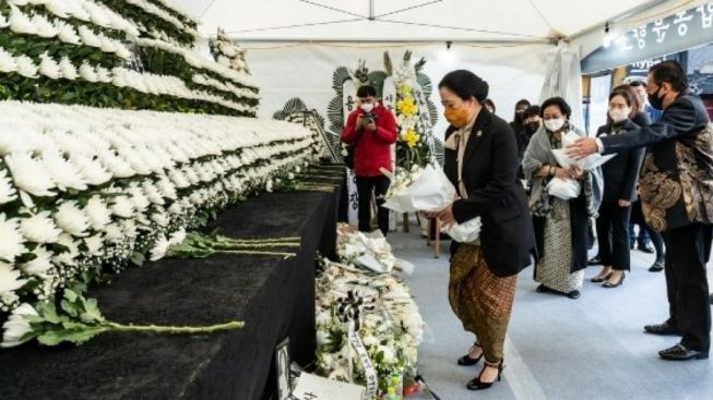 Megawati & Puan Tabur Bunga di Tragedi Itaewon, Warganet: Kanjuruhan Deket, Kok Nggak Nongol
