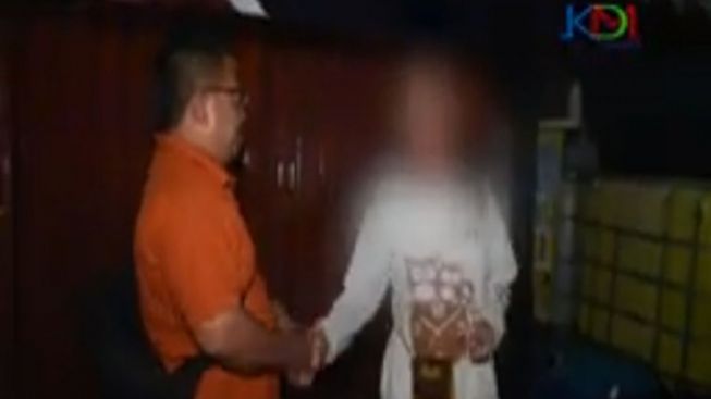 Wah Ketahuan! Kang Dedi Berikan Segepok Uang ke PSK