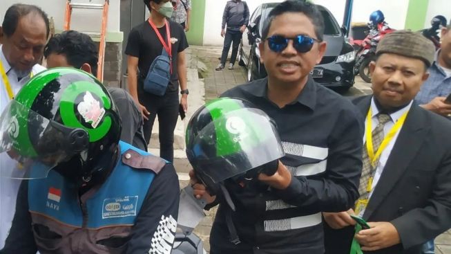 Lanjutan Sidang Cerai, Bupati Purwakarta Pakai Mobil Mewah ke Pengadilan, Kang Dedi Mulyadi Naik Ojek On Line
