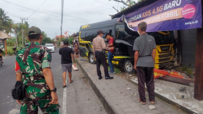 Berniat Rekreasi ke Tanah Lot Tabanan Bali, Rombongan Wisatawan asal Probolinggo Jawa Timur Alami Kecelakaan