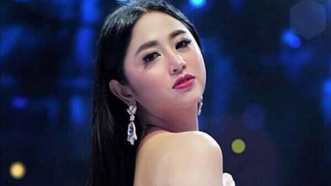 Dewi Perssik Buru Haters yang Sebabkan Sang Bunda Sakit: Minta Keluar dari Grup Pengajian