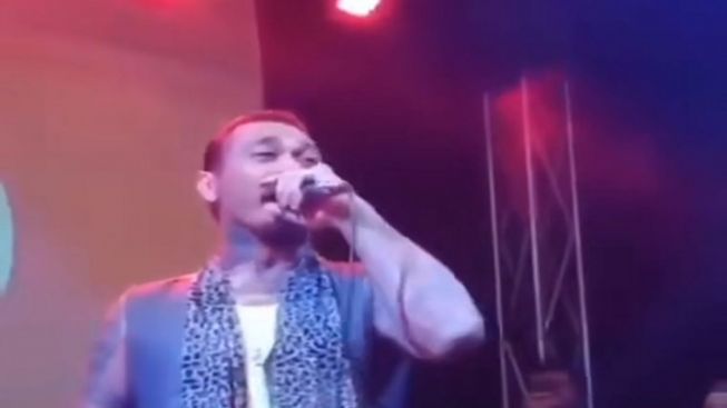 HEBOH! Jerinx SID Nyanyi Dangdut, Langsung Dikomen Farel Prayoga