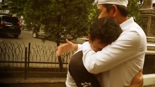 Diusir Neng Anne, Mang Yayan Peluk Haru Kang Dedi, "Jangan Sedih Ya"