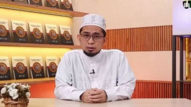 Pesan Ustaz Adi Hidayat tentang Kehidupan: Jadilah Orang yang Berilmu!