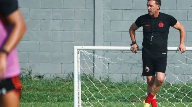 Persija vs Borneo FC 1-0, Thomas Doll Sindir Kualitas Rumput Stadion Sultan Agung Bantul, Netizen: Lolos Verifikasi PSSI