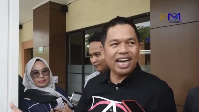 Malah Curhat?! Dedi Mulyadi Lontarkan Ini Ketika ditanya Perihal Hasil Persidangannya: Masuk ke Ruang Pengadilan Agama Itu Jauh Lebih Menyakitkan...
