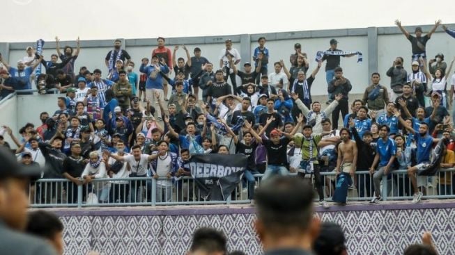 WTN Jadi Sasaran Amukan Fans PSIS, Hubungan Coach R dan DDJ Dipertanyakan Usai Tepikan Sesay