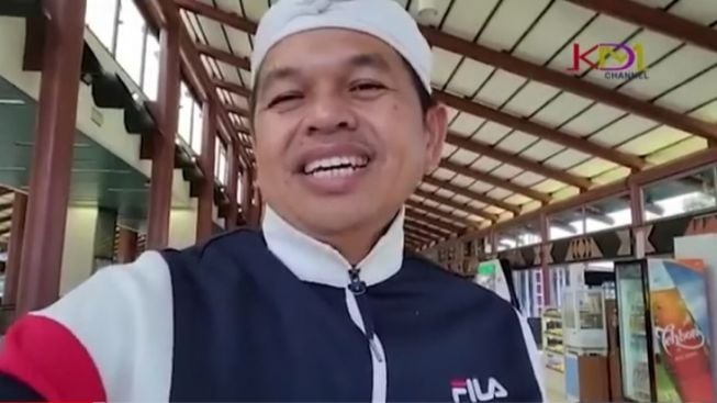 Lirik Lagu Bahasa Sunda 'INDUNG' by Kang Dedi Mulyadi yang Diciptakan Saat Hari Ibu