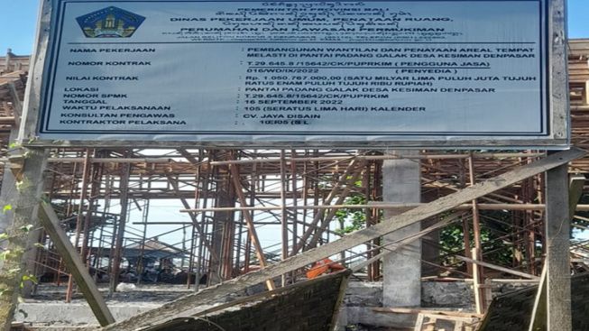 Halo Pak Koster! Proyek Wantilan dan Tempat Melasti di Padanggalak Molor, Kuda-kuda Beton Belum Dicor
