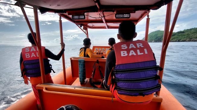 Tolong Dua Bule, Warga Malaysia Hilang Terseret Arus Diamond Beach, Nusa Penida