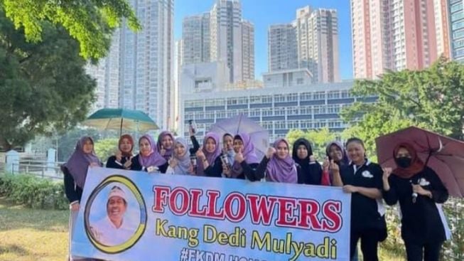 Bukan Kaleng-kaleng, Miliki Banyak Follower Hingga Centang Biru, Nama Dedi Mulyadi Ternyata Berkibar Di Hongkong