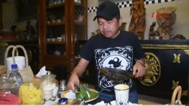 Jelang Pergantian Tahun Baru 2023, Dedi Mulyadi Bocorkan Resep Sang Bunda Saat Makan Bersama