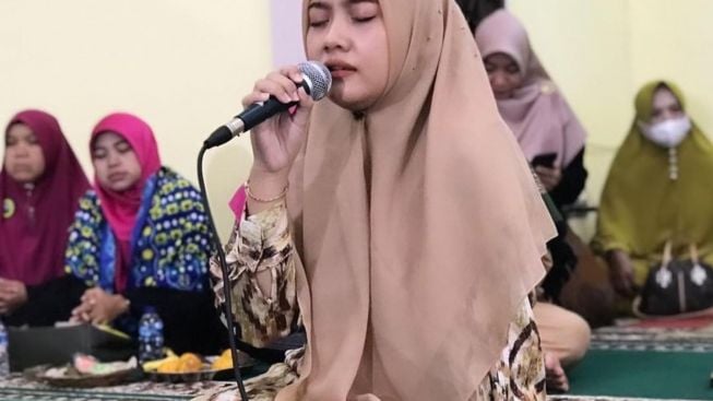 Profil dan Biodata Lengkap Ustadzah Nadia Hawasyi Qariah Internasional yang Disawer Saat Mengaji di Panggung