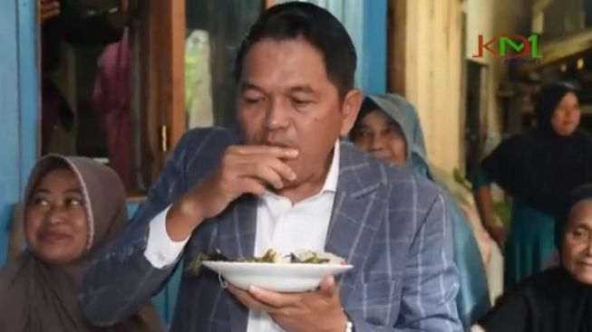 Ponyo! Dedi Mulyadi Lahap Santap Oreg dan Ikan Asin, Tapi Miris Melihat Budaya Ciririp Luntur