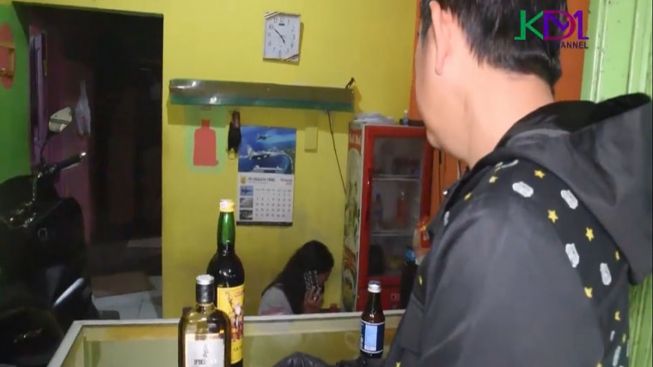 Membandel! Kang Dedi Ngamuk Bongkar Warung Miras Menjamur di Wilayah Serangpanjang Subang