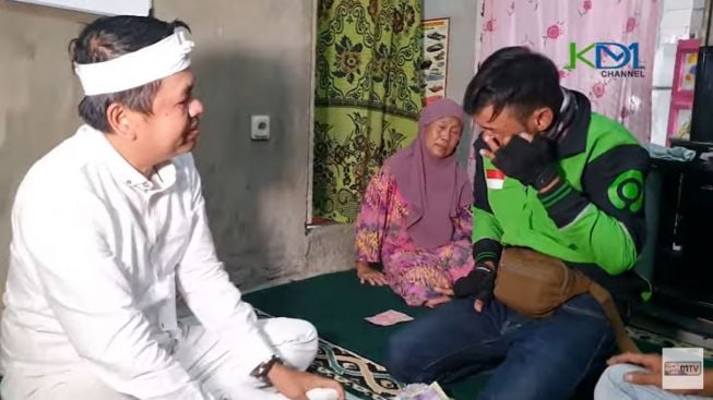 Kang Dedi Mulyadi Datangi Mempelai Perempuan Fitrah, Lamaran Sosok Ini Diwarnai Tangisan