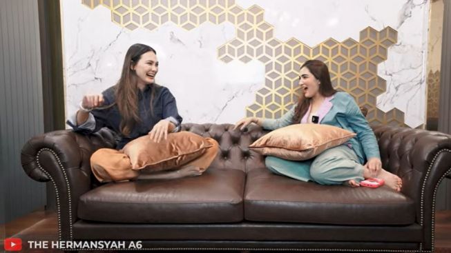 Luna Maya Akui Party Bareng Sultan Arab, Sudah Tukar Nomer Kontak Whats App