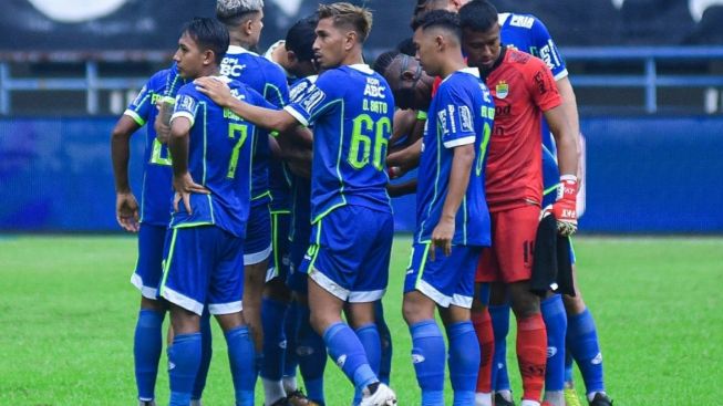 Jelang Lawan Madura United, Persib Bandung Boyong 22 Pemain Ke Pamekasan, Luis Milla Coret Febri Hariyadi dan Marc Klok