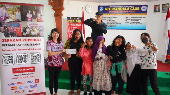 Yayasan Yupeduli Serahkan Bantuan Sosial Kepada Anak-anak di Sekolah Niti Mandala Club