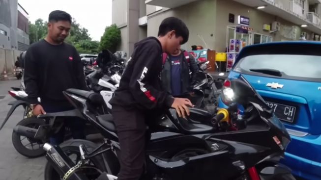 Berapa Penghasilan Sebulan Youtube Bang Brew usai Viralnya Tiko dan Bu Eny? Hah, Miliaran?