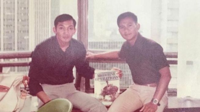 Prabowo Unggah Foto Masa Muda Zaman Jadul, Banjir Komentar, Netizen: Ganteng Banget Jadi Sayang