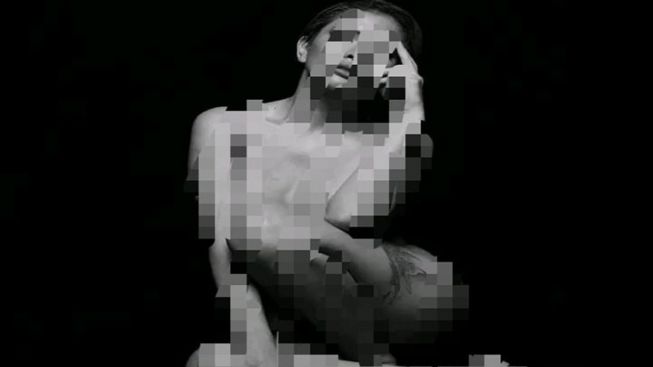 HOT! Foto Topless Nikita Mirzani Tersebar di Facebook
