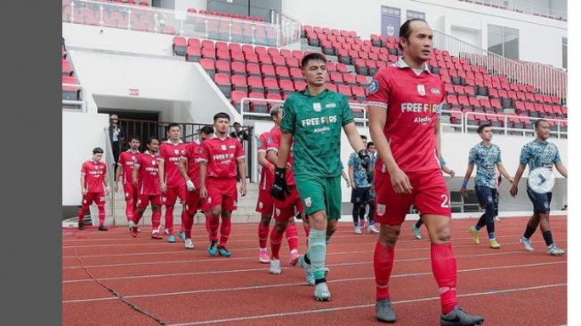 Aksi Konyol Pemain Persis Solo vs PSIS Semarang, Sudah Kantongi Kartu Kuning Malah Lepas Baju