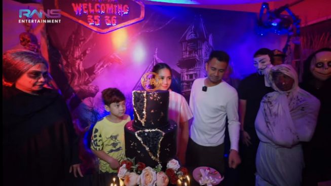Rayakan Ultah, Nagita Slavina Kadokan Ini ke Raffi Ahmad: 'Supaya Tahu Waktu Buat Pulang'