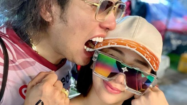 Tunggu Edisi Mandi Bareng, Borgol Bulu Denise Chariesta & JK 24 Jam