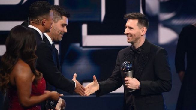 Lionel Messi Sabet Gelar The Best FIFA Men's Player, Samai Rekor Cristiano Ronaldo