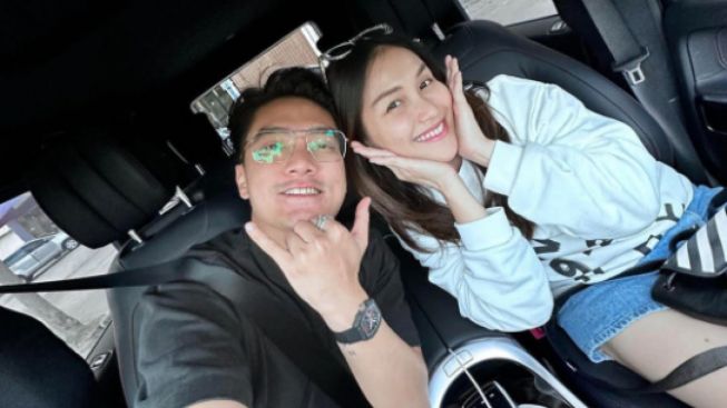 Belum Punya Status Hubungan yang Jelas, Boy William Siap Pertemukan Ayu Ting Ting dengan Keluarganya: Kita Liat Reaksinya