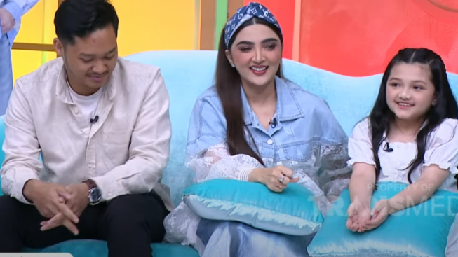 Gaya Pacaran Azriel Hermansyah dan Sarah Menzel Dibongkar Adik, Ashanty Sampai Tegur Putrinya saat Peragain