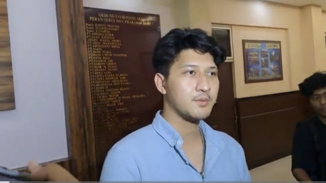 Ammar Zoni Disebut Gak Mau Mandi Selama Dipenjara, Aditya Zoni Jawab Begini