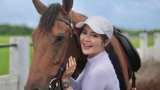 Bella BonitaDituding Jadi Penyebab Denny Caknan Cepat Move On dari Happy Asmara