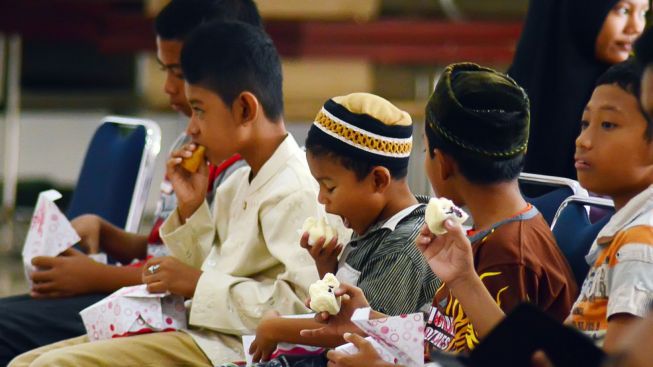 Bolehkah Sahur saat Azan Subuh Sudah Berkumandang? Begini Kata Ustadz Abdul Somad