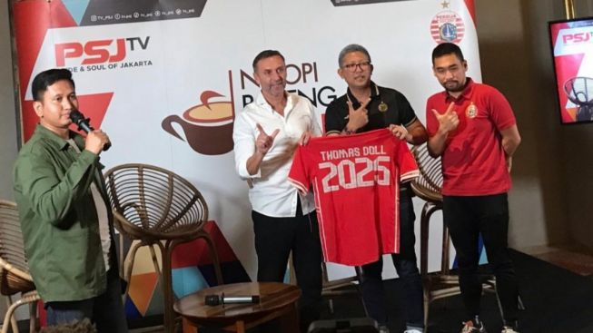 Persija Kontrak Panjang Thomas Doll, Prapanca Singgung Soal Komitmen