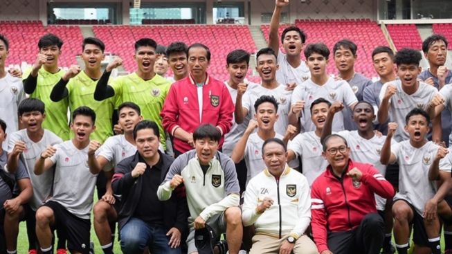 Timnas U-20 Full Senyum, Ekspresi Beda Presiden Jokowi Saat Ketemu di GBK Curi Perhatian