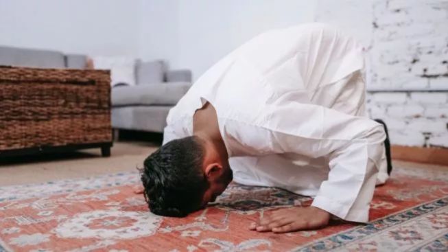 Unik! Muslim Jawa di Suriname Sholat Mengadap ke Dua Arah Kiblat?