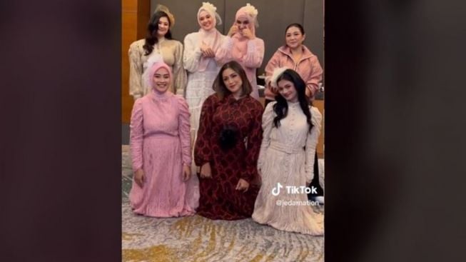 Joget Bareng Jessica Iskandar, Cara Anggun Dhini Aminarti & Shireen Sungkar Meminimalisir Gerakan Bikin Kagum