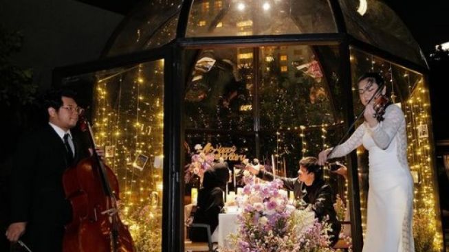 Potret Kebahagiaan Atta Halilintar dan Aurel Hermansyah di Anniversary yang Kedua, Warganet: Otw Adik Ameena