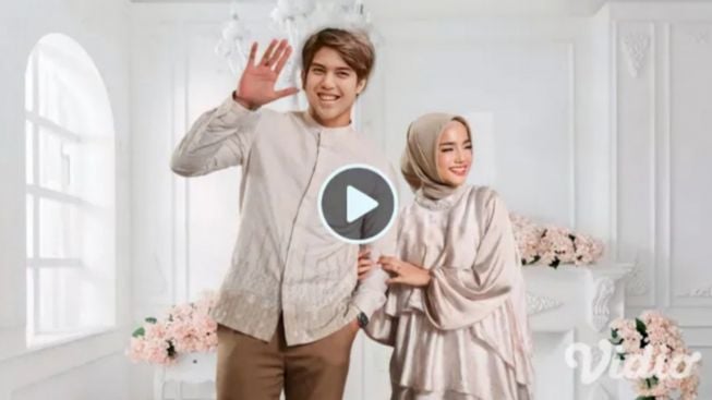 CEK FAKTA: Momen Photoshoot Fuji dan El Rumi Bikin Iri Warganet, Jadi Model Busana Muslim?